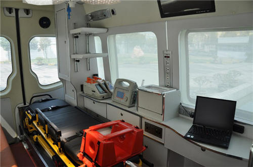 循化救护车内部